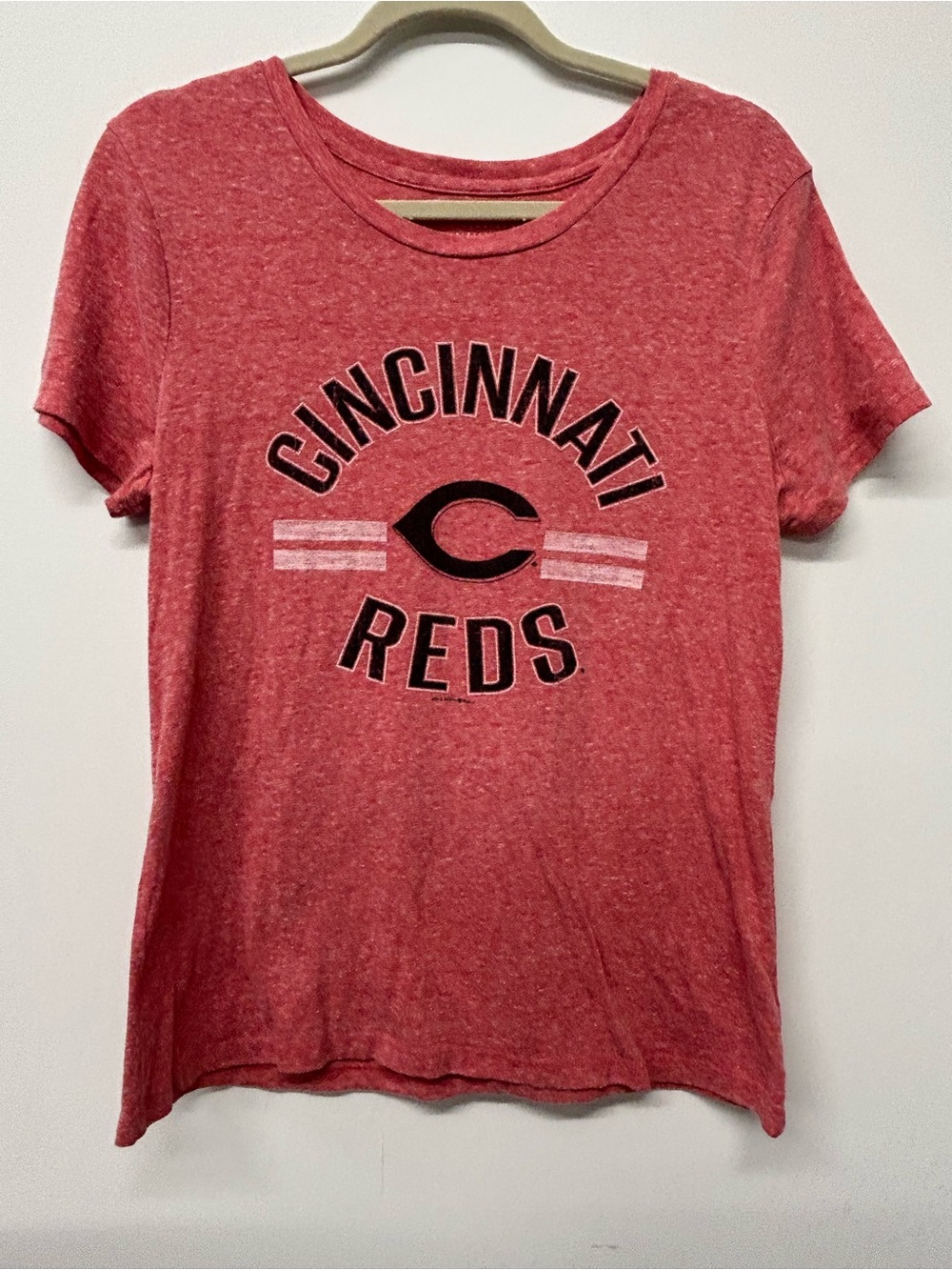 Cincinnati Reds women’s Red Short-Sleeve Tee